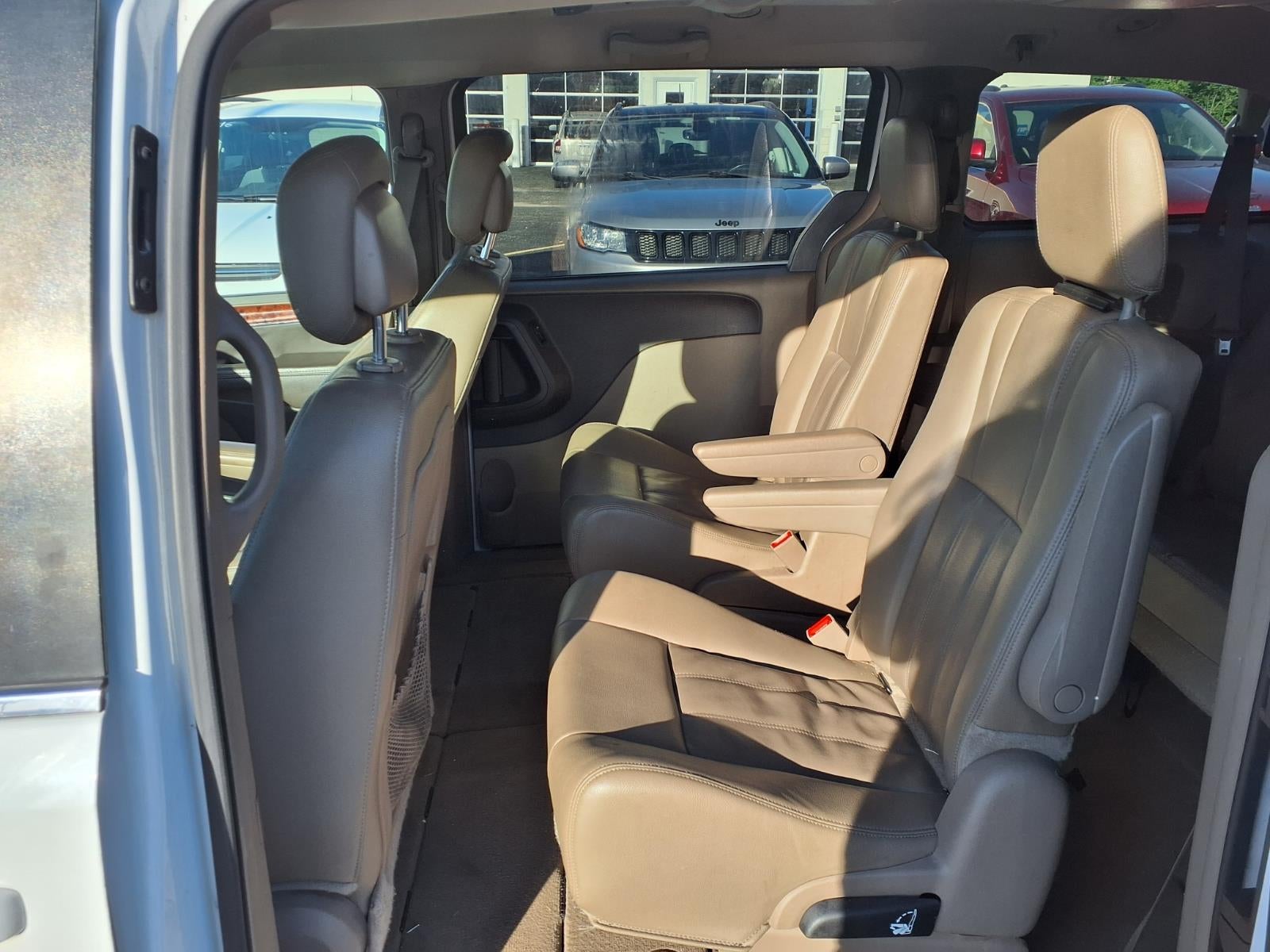 2016 Chrysler Town and Country Touring