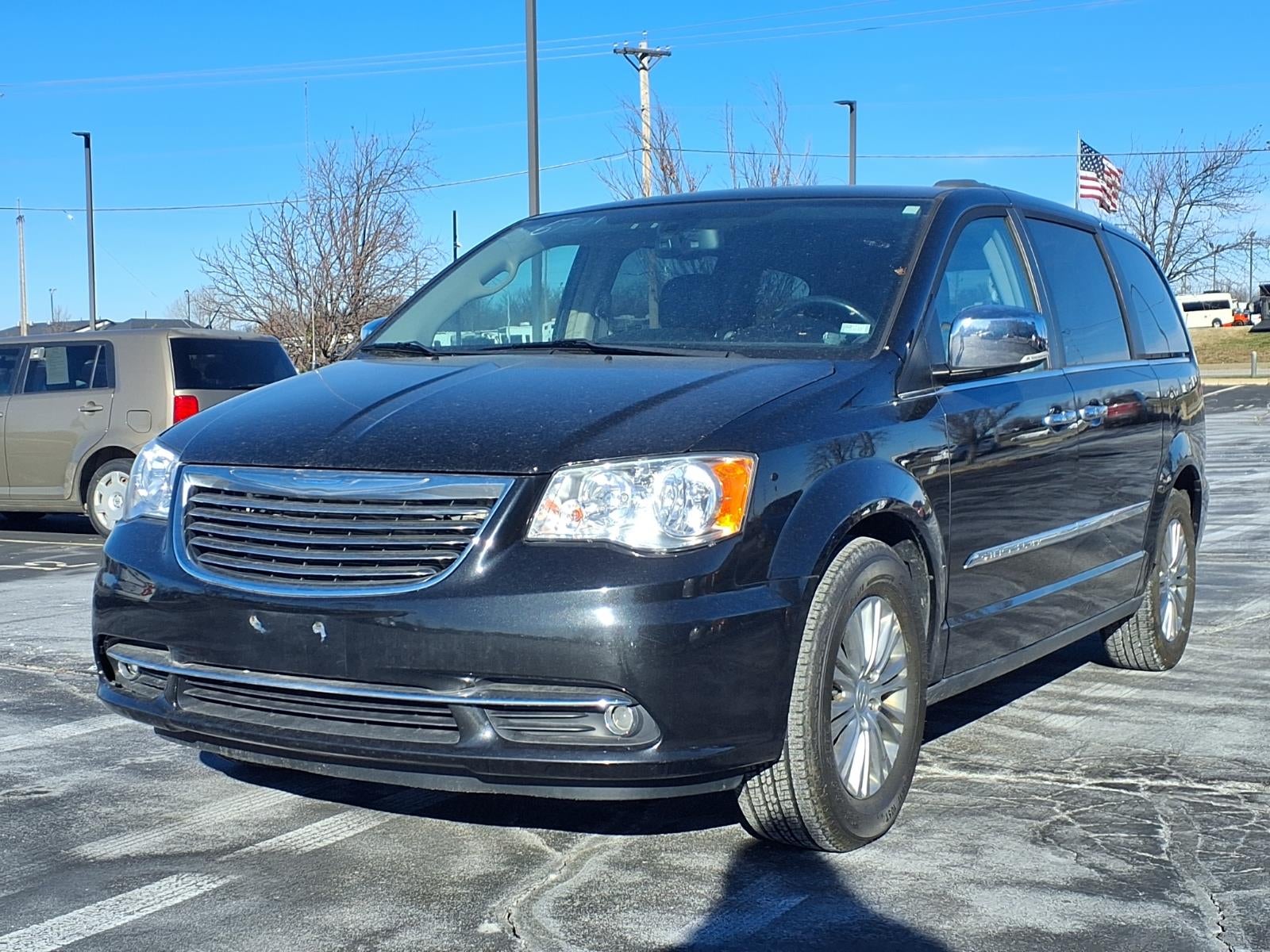 2015 Chrysler Town and Country Touring-L