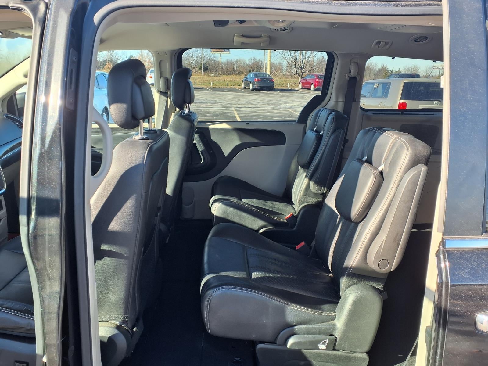 2015 Chrysler Town and Country Touring-L