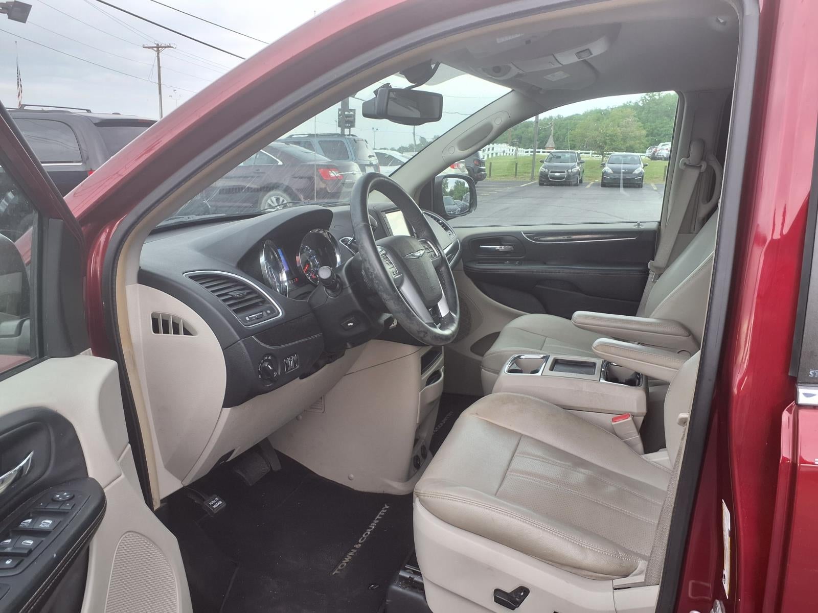 2013 Chrysler Town and Country Touring-L