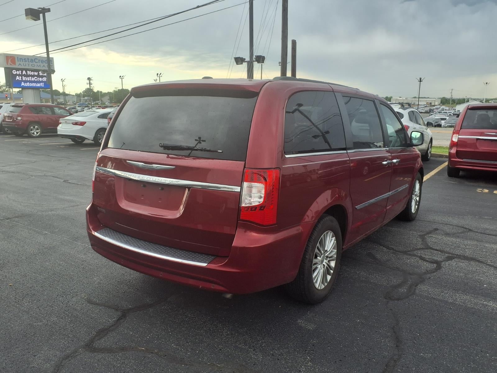 2013 Chrysler Town and Country Touring-L