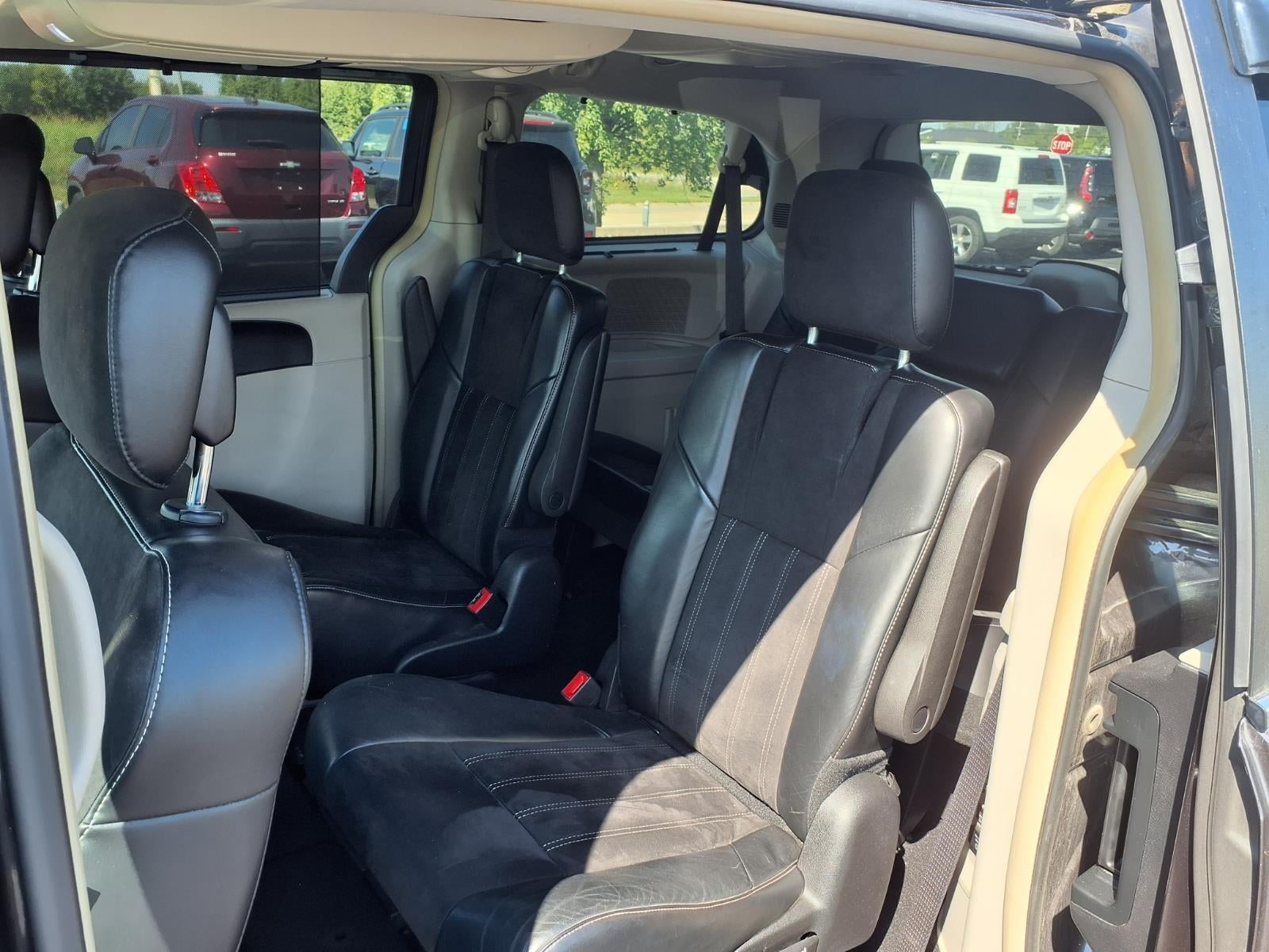 2016 Chrysler Town and Country Limited