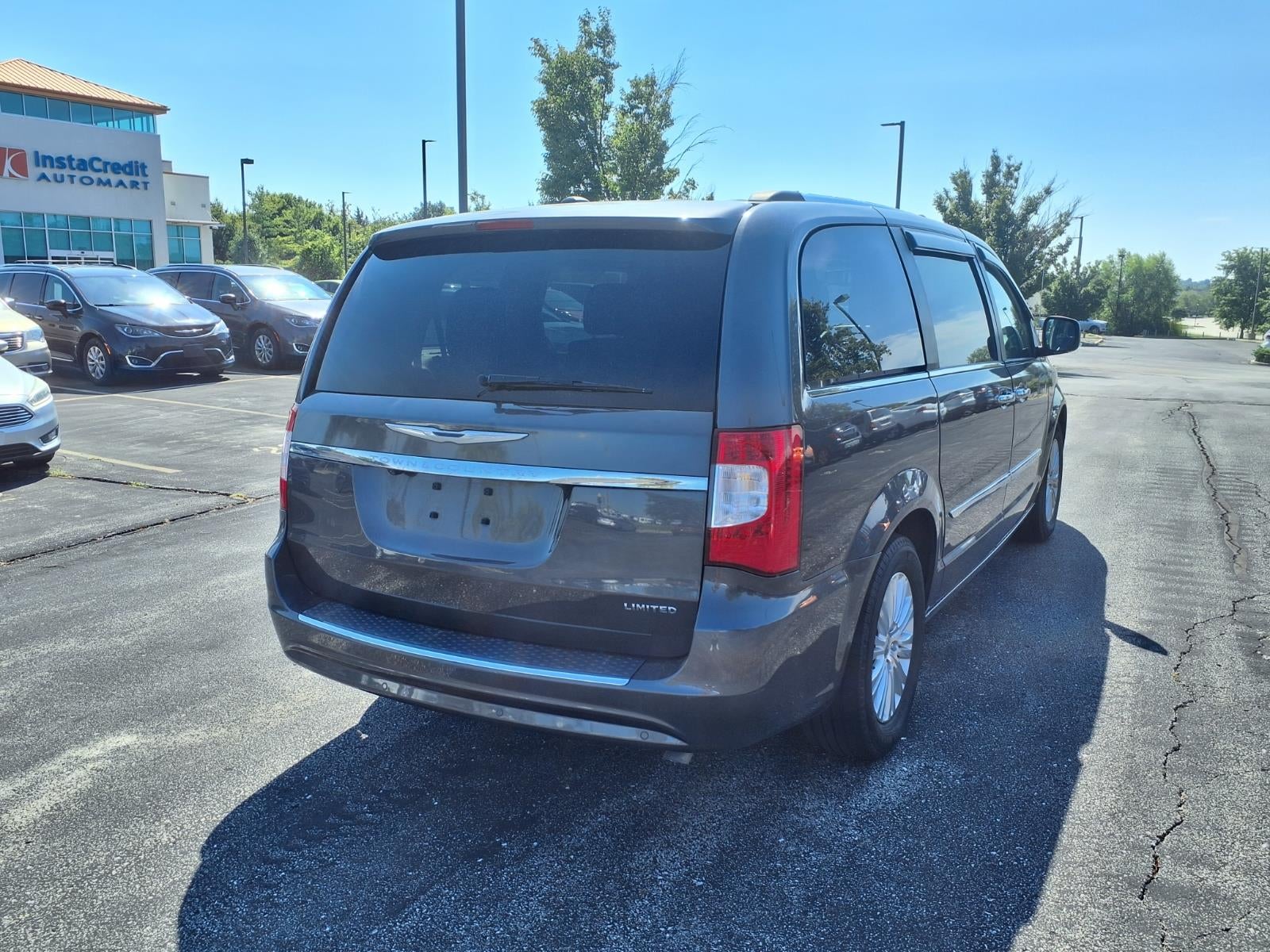 2016 Chrysler Town and Country Limited